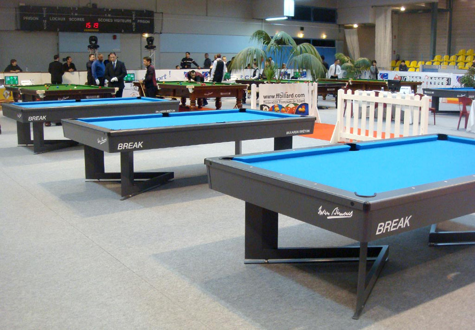 BREAK competition pool table